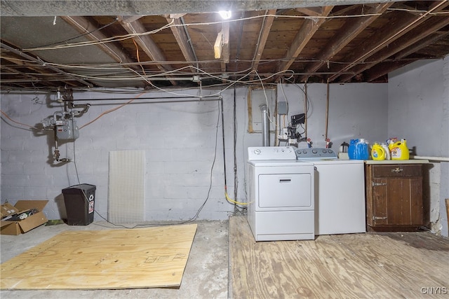 basement with washing machine and dryer