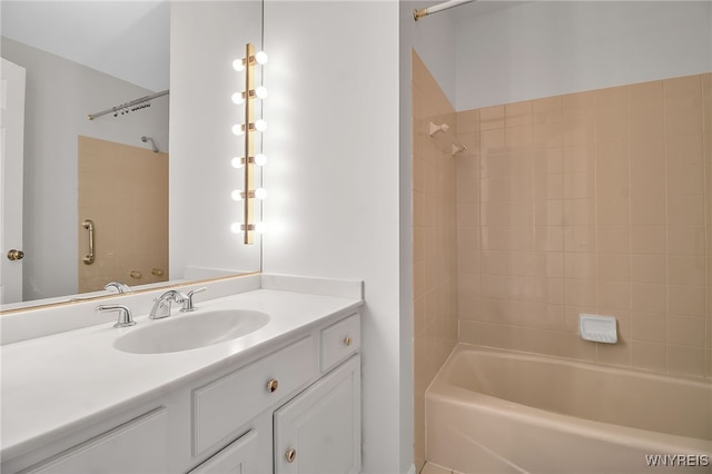 bathroom with vanity and tiled shower / bath