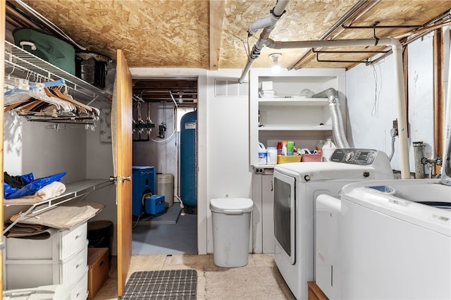 washroom featuring washing machine and clothes dryer