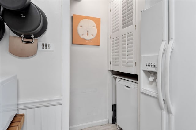 laundry area with light hardwood / wood-style flooring