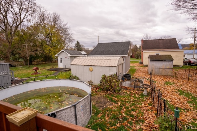 view of yard featuring a storage unit