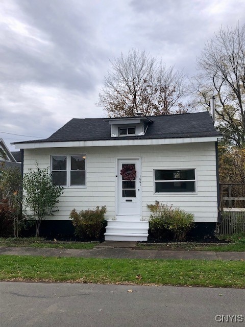 view of bungalow-style house