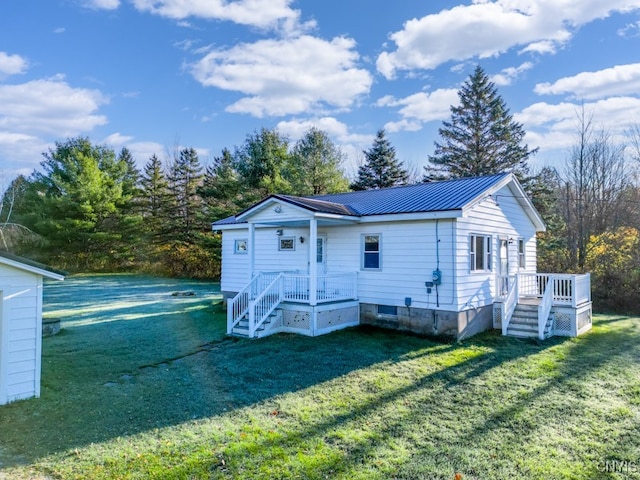 view of front of home featuring a front yard