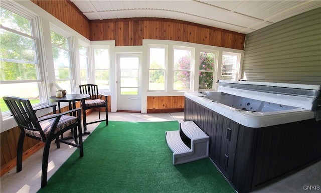 sunroom / solarium with a jacuzzi