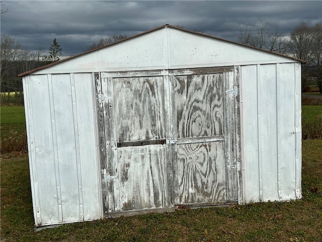 view of outdoor structure with a lawn