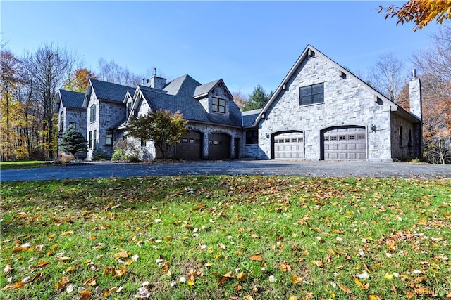 view of front of house with a front lawn and a garage