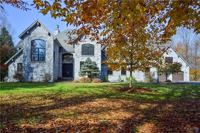 view of front of property with a front yard