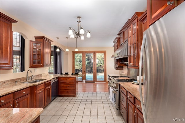 kitchen with hanging light fixtures, kitchen peninsula, sink, an inviting chandelier, and appliances with stainless steel finishes