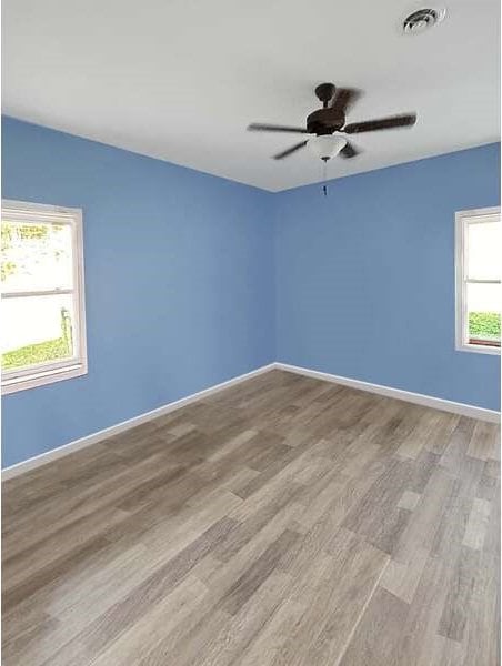 unfurnished room featuring light hardwood / wood-style flooring and ceiling fan