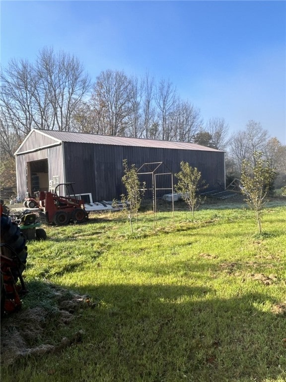 exterior space featuring a yard and an outdoor structure