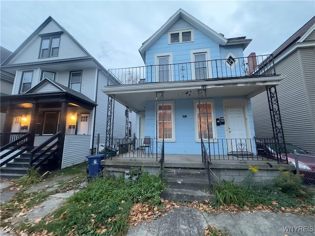 view of front of property featuring a porch