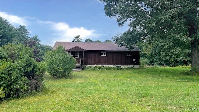 exterior space featuring a front yard