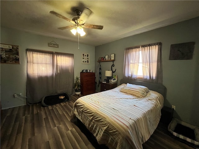 bedroom featuring a textured ceiling, wood-type flooring, and ceiling fan