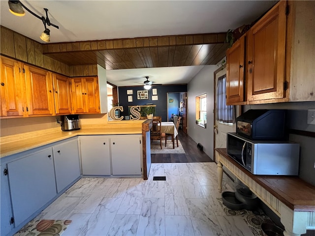 kitchen with ceiling fan