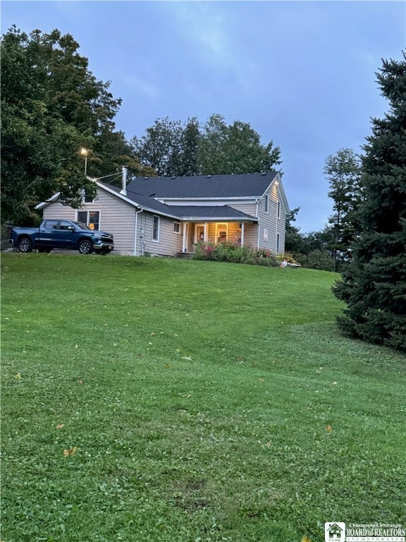 view of front facade with a front yard