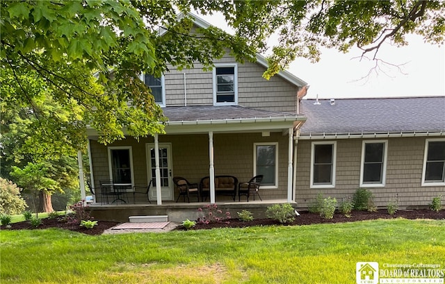 view of front of house featuring covered porch and a front yard