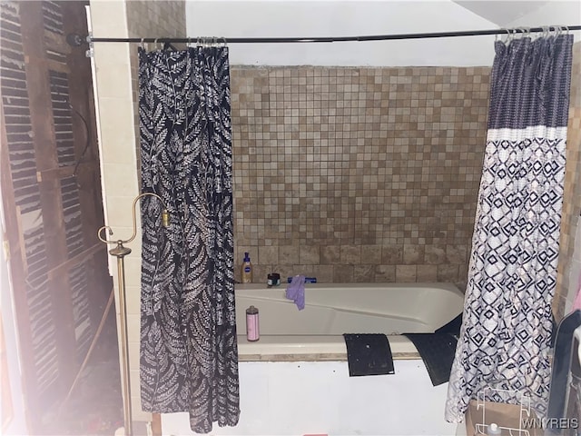 bathroom featuring shower / tub combo with curtain