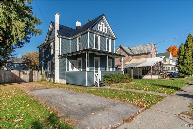 view of front of home featuring a porch and a front yard