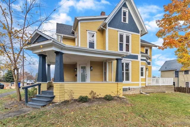 view of front of property with a front yard and a porch