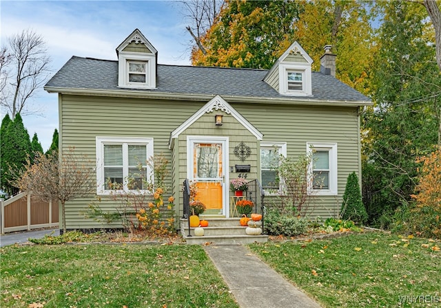 view of front of house with a front yard