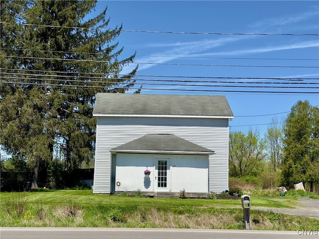 exterior space with a yard