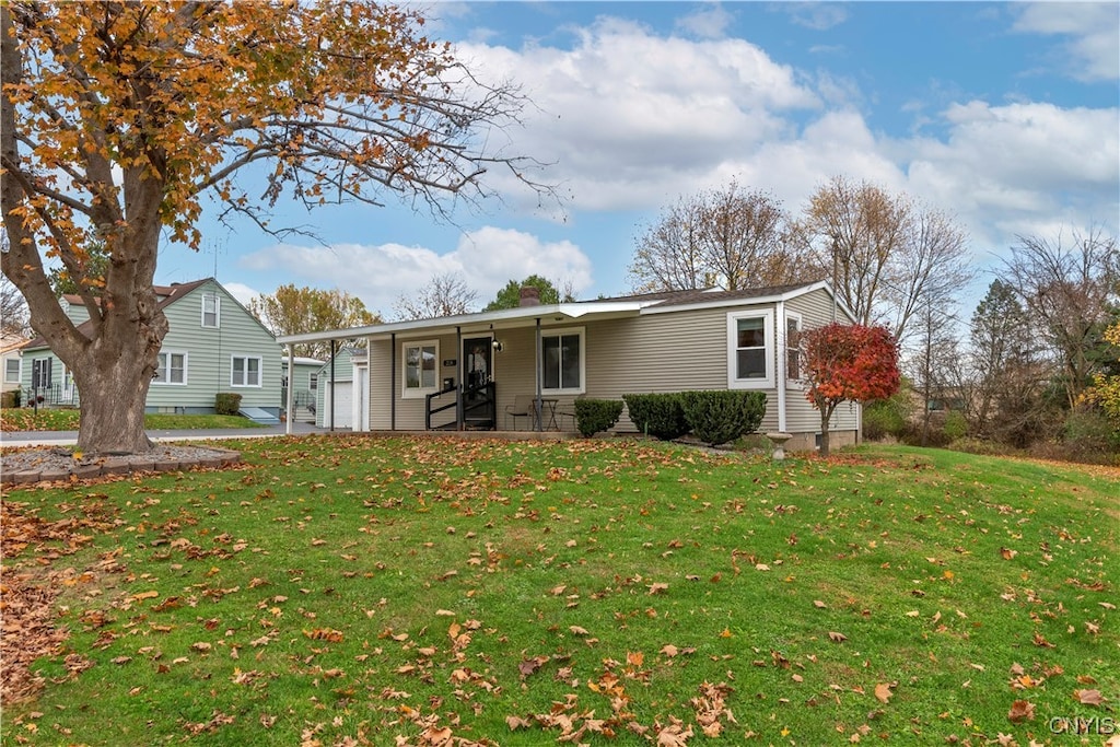 view of front of home featuring a front lawn