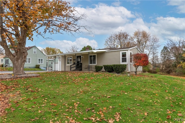 view of front of home featuring a front lawn