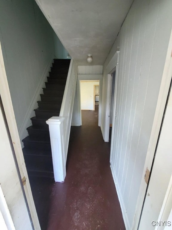 staircase featuring concrete flooring