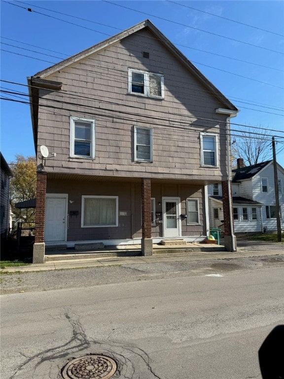 view of front property