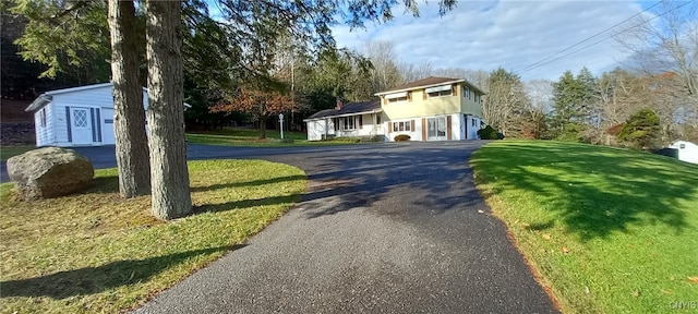 view of front facade with a front yard