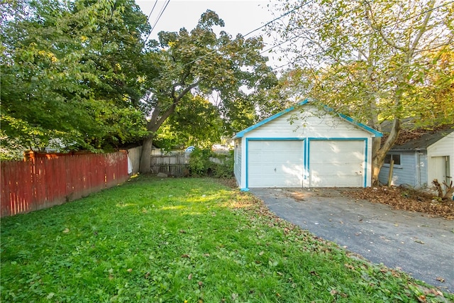 exterior space featuring a lawn