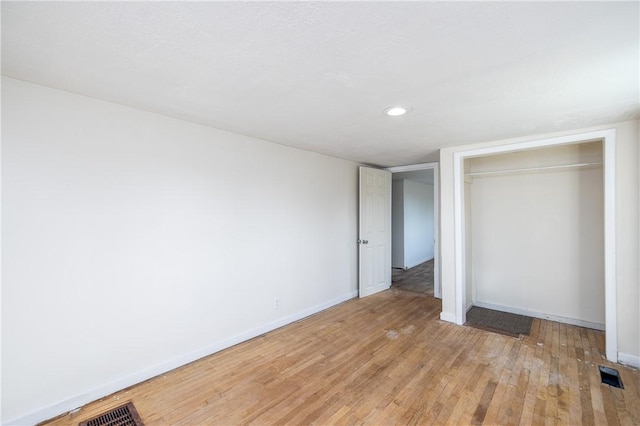 unfurnished bedroom featuring recessed lighting, light wood-type flooring, visible vents, and baseboards
