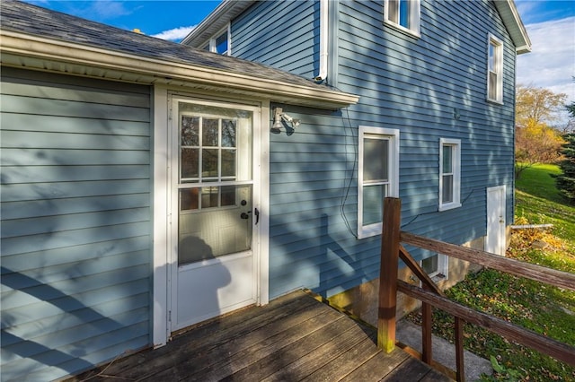 property entrance featuring roof with shingles