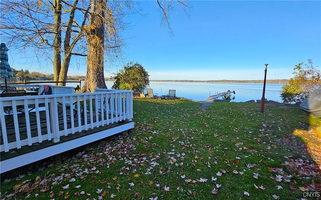 view of yard featuring a water view