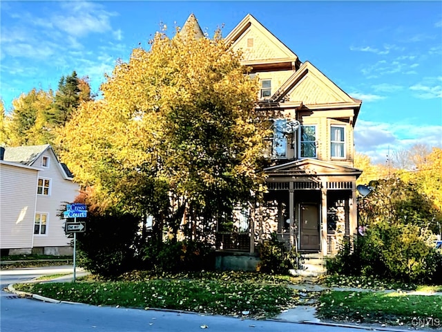 view of front of house