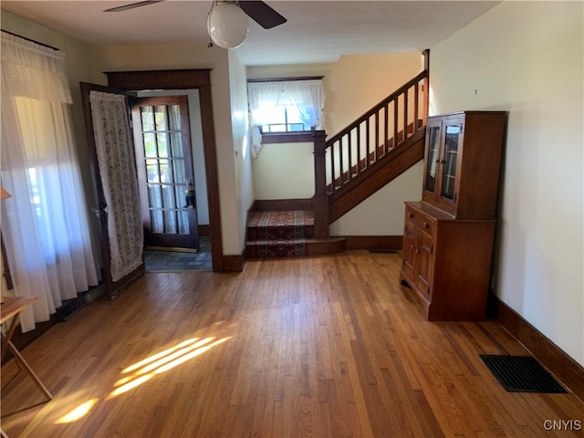 entrance foyer with dark wood-type flooring and ceiling fan