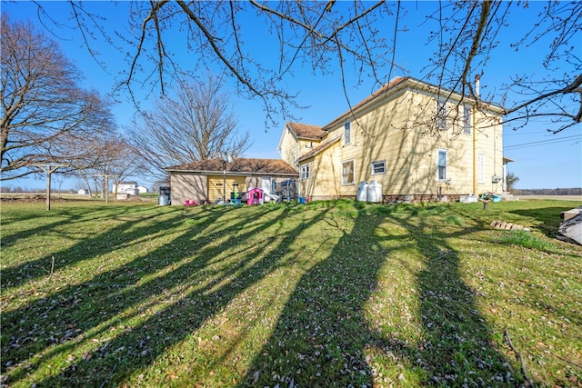 back of house featuring a yard