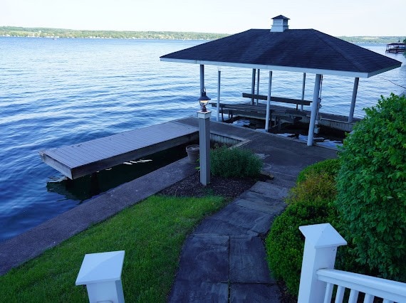 dock area featuring a water view