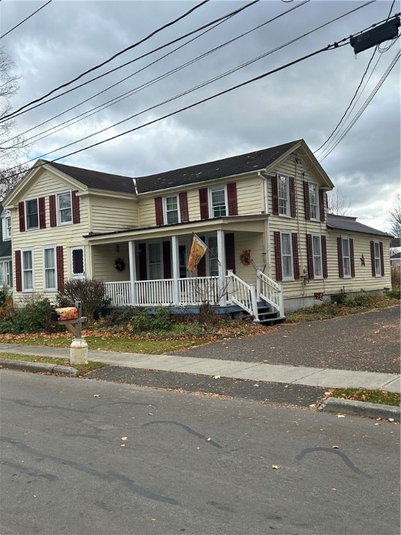 view of front of home featuring a porch