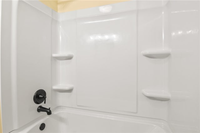 bathroom with tub / shower combination