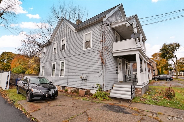 view of side of property featuring a balcony