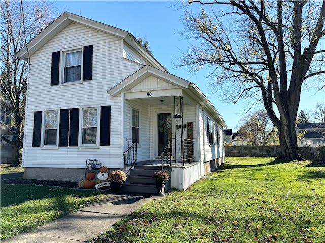 view of front of home featuring a front yard