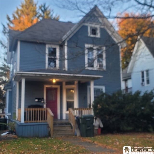 view of front of property featuring covered porch