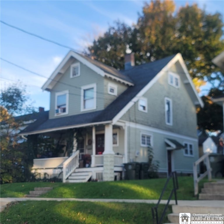 view of front of home featuring a front lawn and a porch