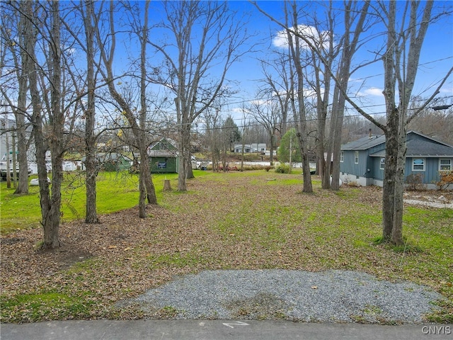 Listing photo 2 for 4402 Riverview Rd, Clay NY 13029