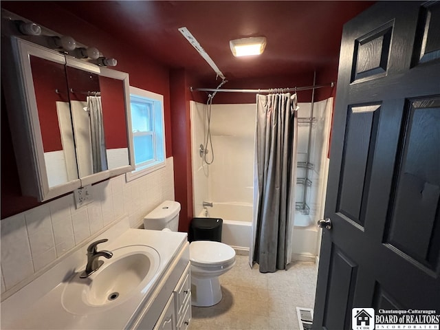 full bathroom with toilet, vanity, decorative backsplash, and shower / bathtub combination with curtain