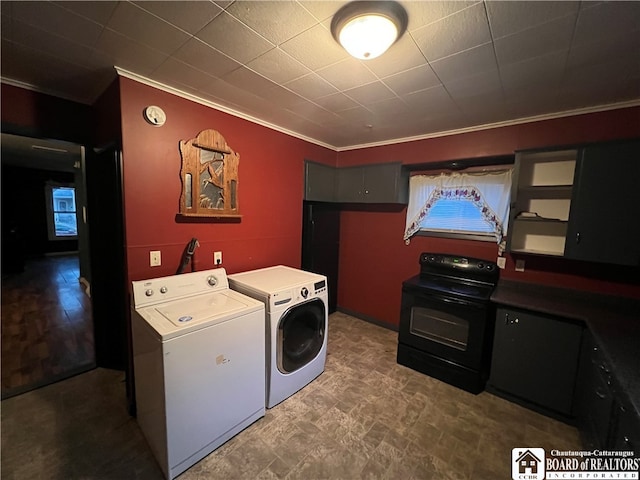 clothes washing area featuring washing machine and dryer and crown molding