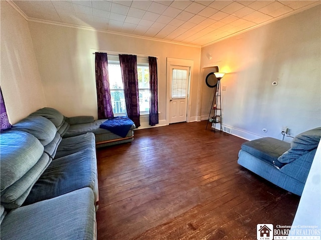 living room with dark wood-type flooring and crown molding