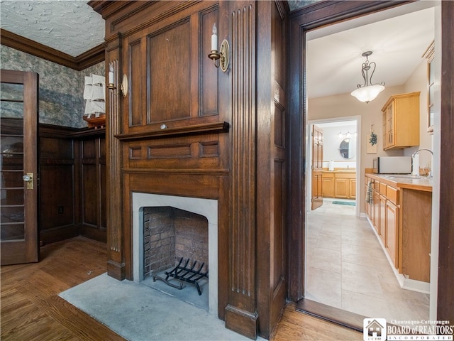 tiled living room featuring ornamental molding and sink