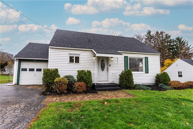 view of front of property featuring a front lawn and a garage